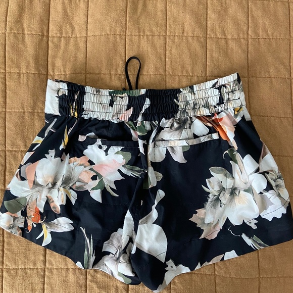 Athleta athletic shorts - Picture 3 of 4